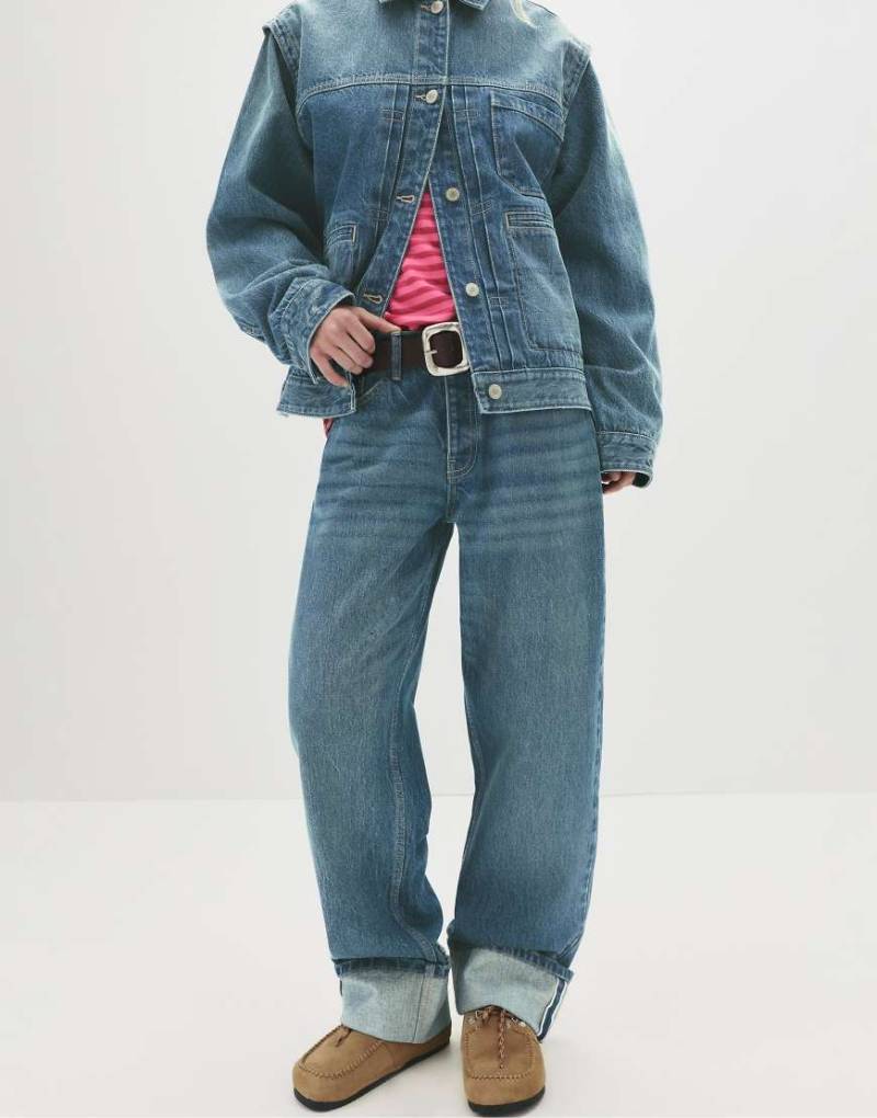 Pull & Bear - Gerade geschnittene Jeans mit mittelhohem Bund in Mittelblau von Pull & Bear