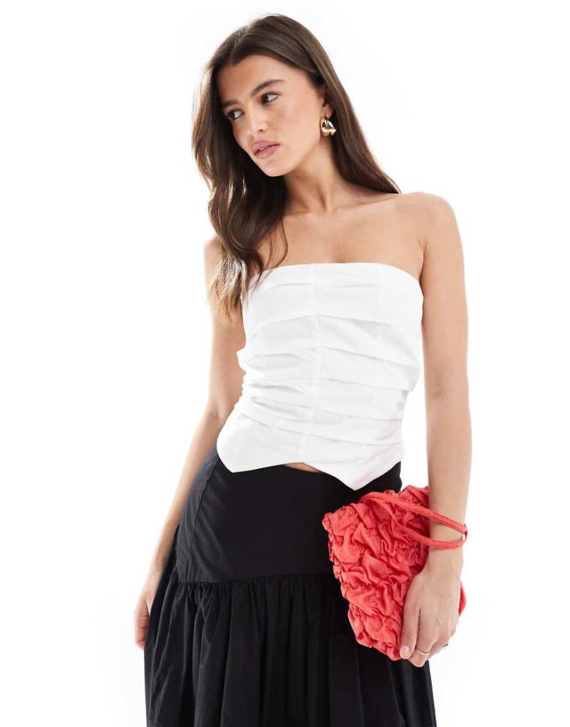 Pull & Bear - Trägerloses Webstoff-Oberteil in Weiß mit Raffung von Pull & Bear