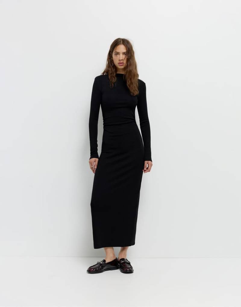 Pull & Bear - Gerafftes Midikleid in Schwarz von Pull & Bear