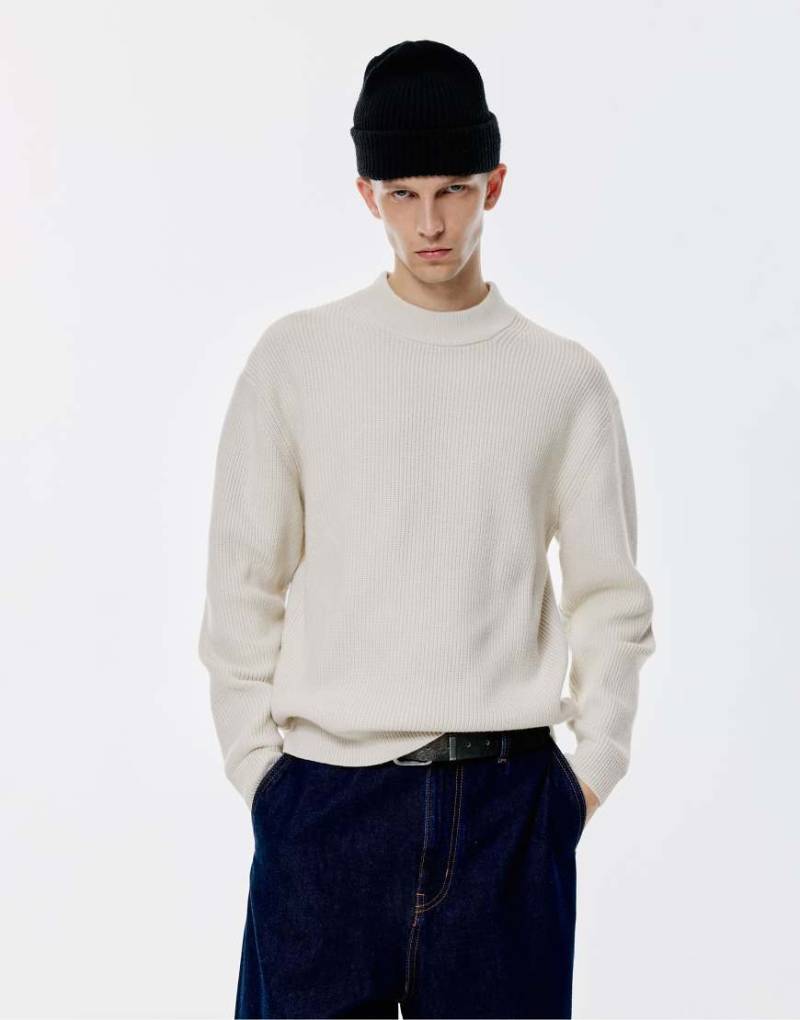 Pull & Bear - Gerippter Strickpullover in Wollweiß von Pull & Bear