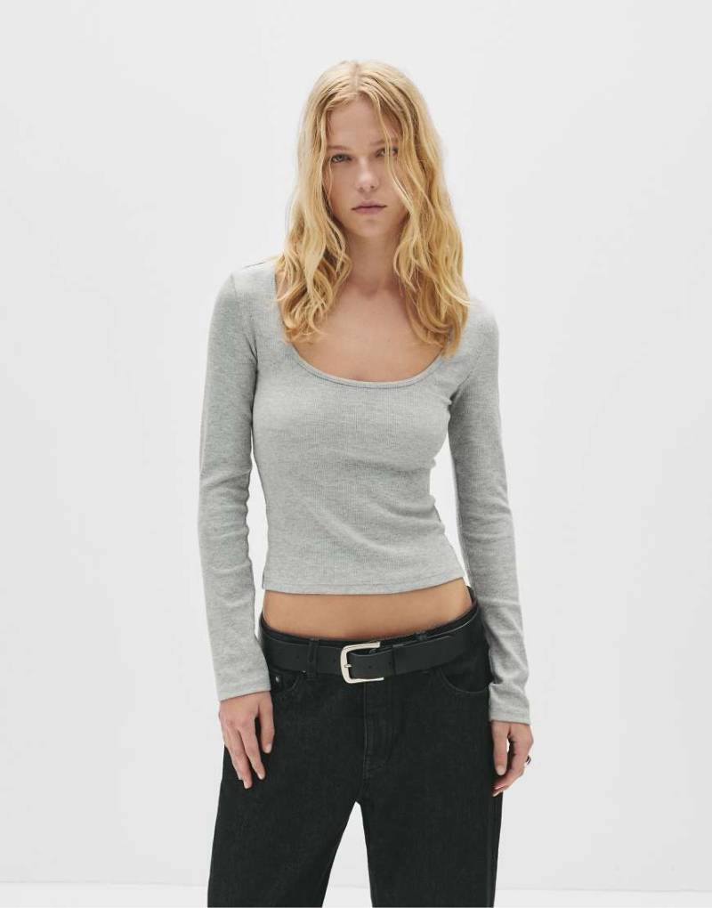 Pull & Bear - Geripptes, langärmliges Shirt in meliertem Mittelgrau von Pull & Bear