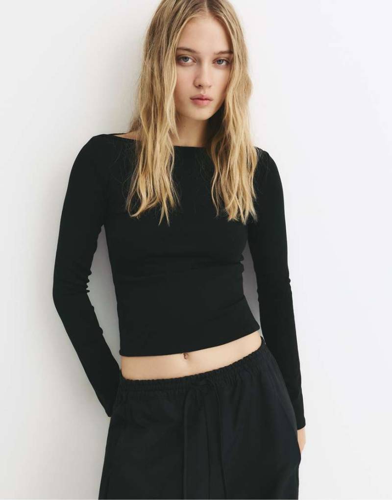 Pull & Bear - Geripptes Basic-T-Shirt in Schwarz von Pull & Bear