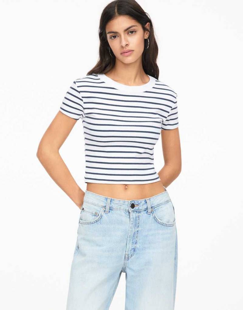 Pull & Bear - Geripptes Cropped-T-Shirt mit Streifenmuster-Bunt von Pull & Bear