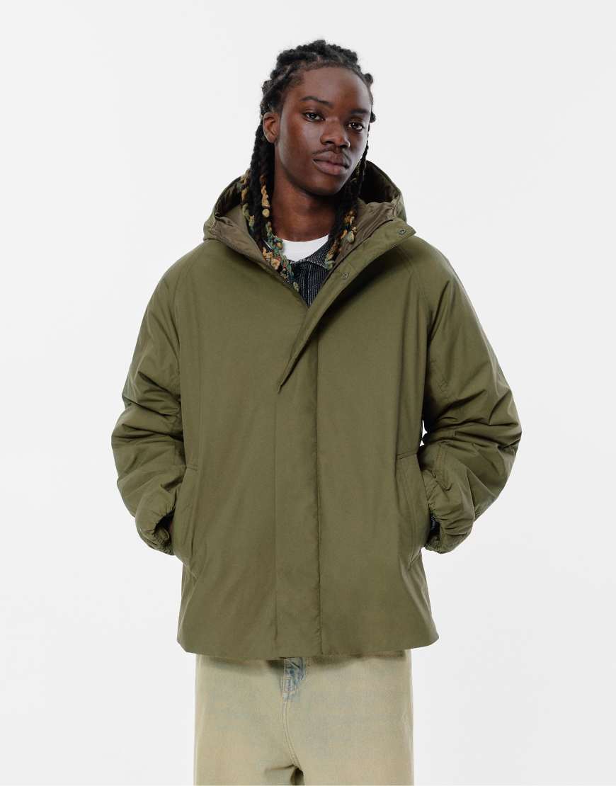 Pull & Bear - Gesteppte Regenjacke in Grün mit Kapuze von Pull & Bear