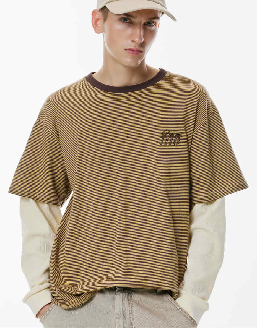 Pull & Bear - Gestreiftes T-Shirt in Braun mit zweilagigen Ärmeln-Brown von Pull & Bear