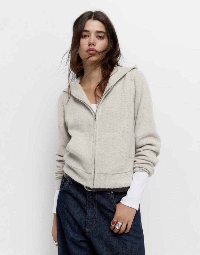 Pull & Bear - Gestrickte Kapuzenjacke in Beige-Neutral von Pull & Bear