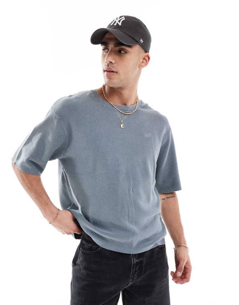 Pull & Bear - Gestricktes T-Shirt in verwaschenem Blau von Pull & Bear