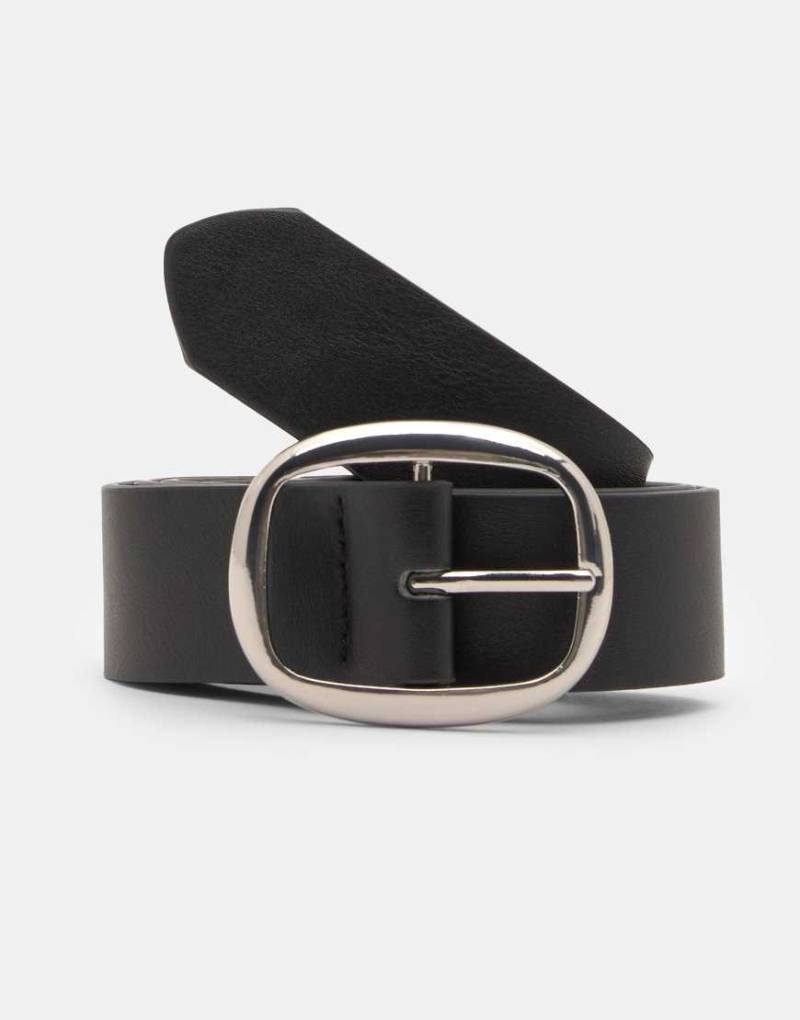 Pull & Bear - Gürtel in Schwarz mit abgerundeter Schnalle von Pull & Bear