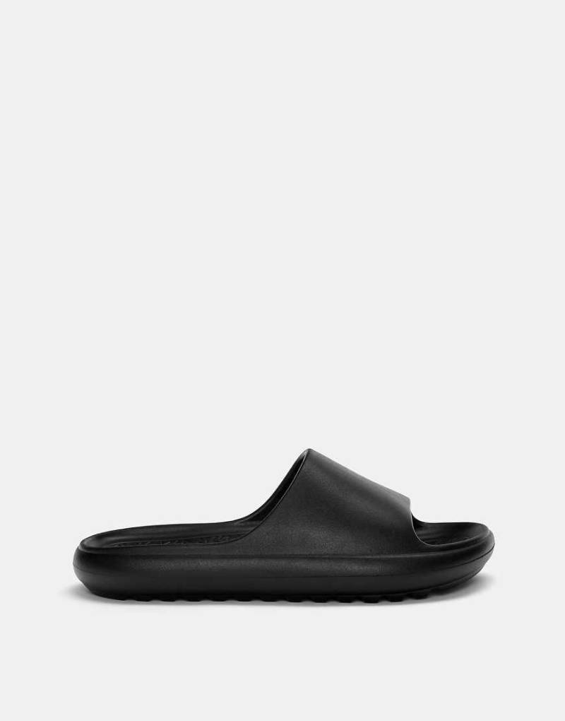 Pull & Bear - Gummierte Sandalen in Schwarz von Pull & Bear