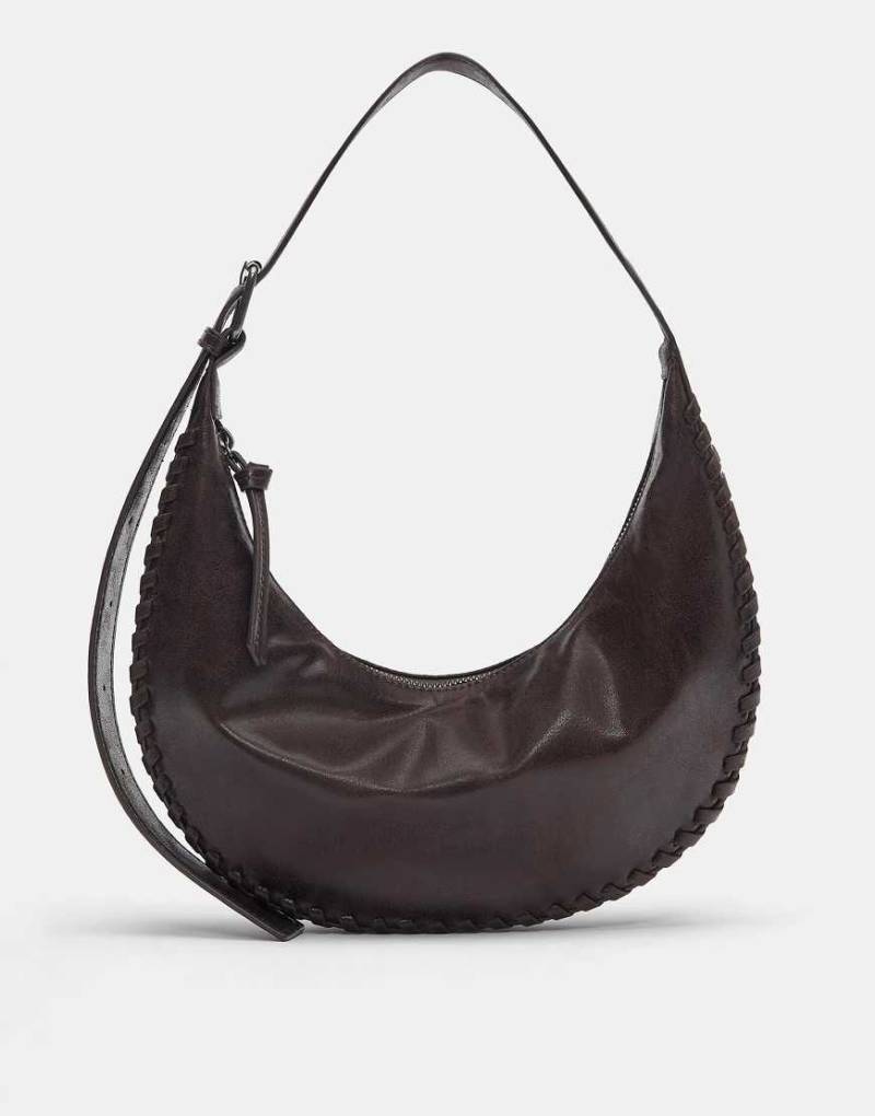 Pull & Bear - Halbmondförmige Schultertasche in Braun-Brown von Pull & Bear