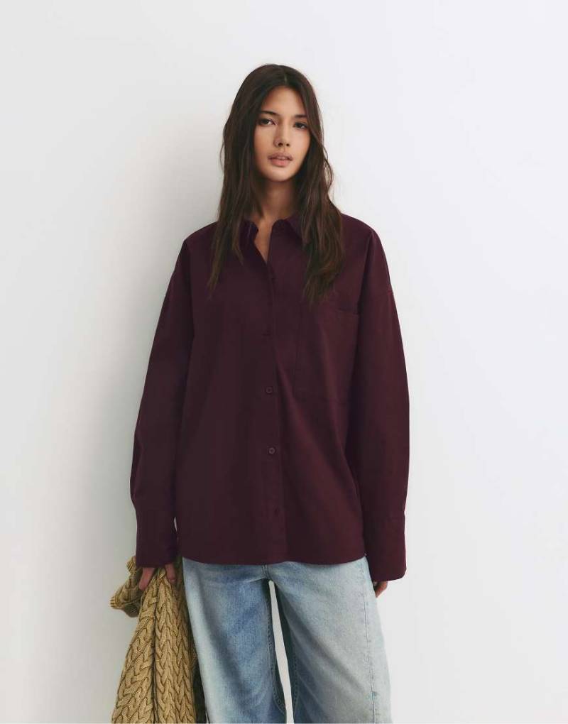 Pull & Bear - Hemdbluse in Burgunderrot mit Rückenausschnitt-Brown von Pull & Bear