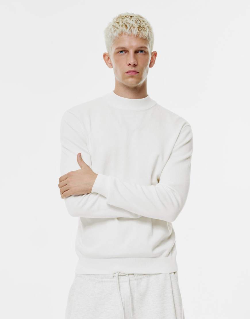 Pull & Bear - Hochgeschlossener Pullover aus Feinstrick in Wollweiß von Pull & Bear