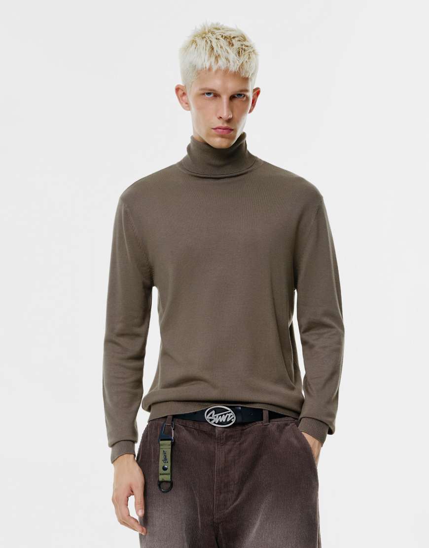 Pull & Bear - Hochgeschlossener Pullover in Maulwurfbraun-Brown von Pull & Bear