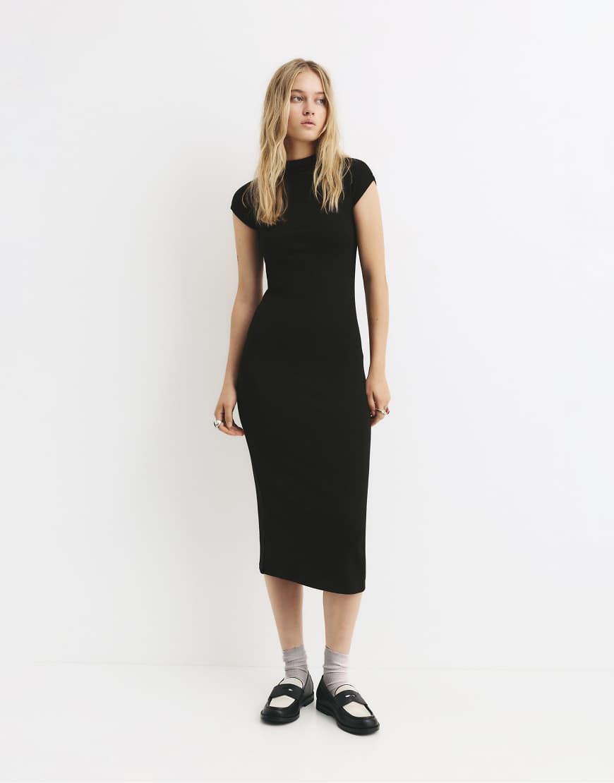 Pull & Bear - Hochgeschlossenes Midikleid in Schwarz von Pull & Bear