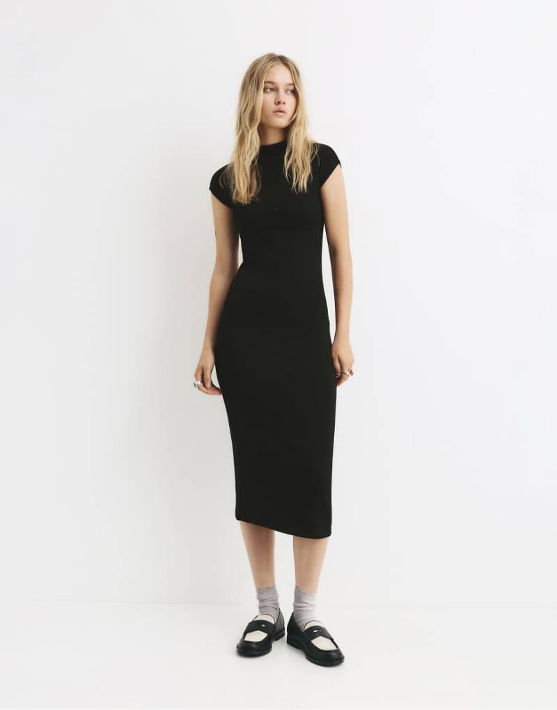 Pull & Bear - Hochgeschlossenes Midikleid in Schwarz von Pull & Bear