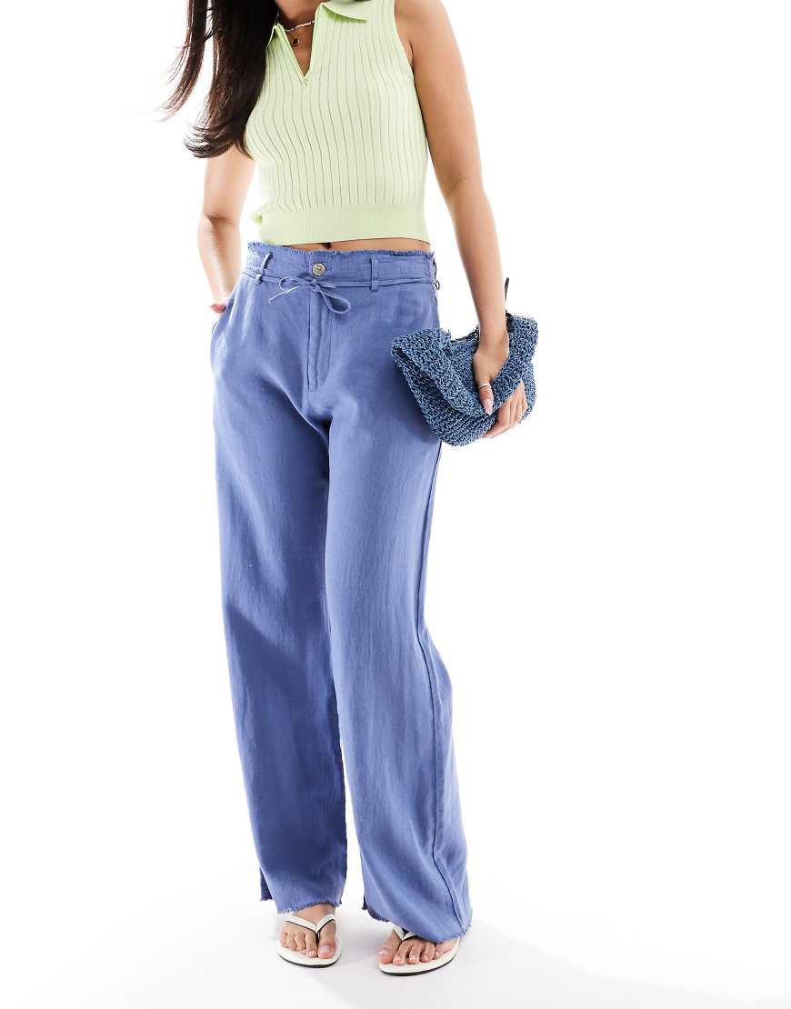 Pull & Bear - Hose aus Leinenmix in Blau mit unverarbeitetem Saum und weitem Bein von Pull & Bear