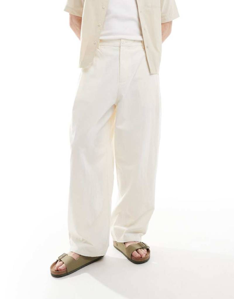 Pull & Bear - Hose in Ecru mit Knitterstruktur-Weiß von Pull & Bear