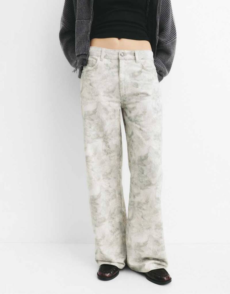 Pull & Bear - Hose in Flaschengrün mit Blattmuster von Pull & Bear