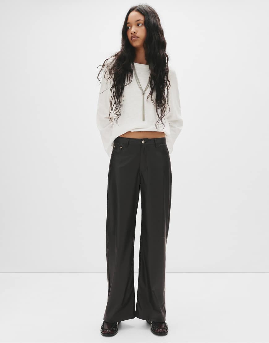 Pull & Bear - Hose in Lederoptik in Schwarz von Pull & Bear