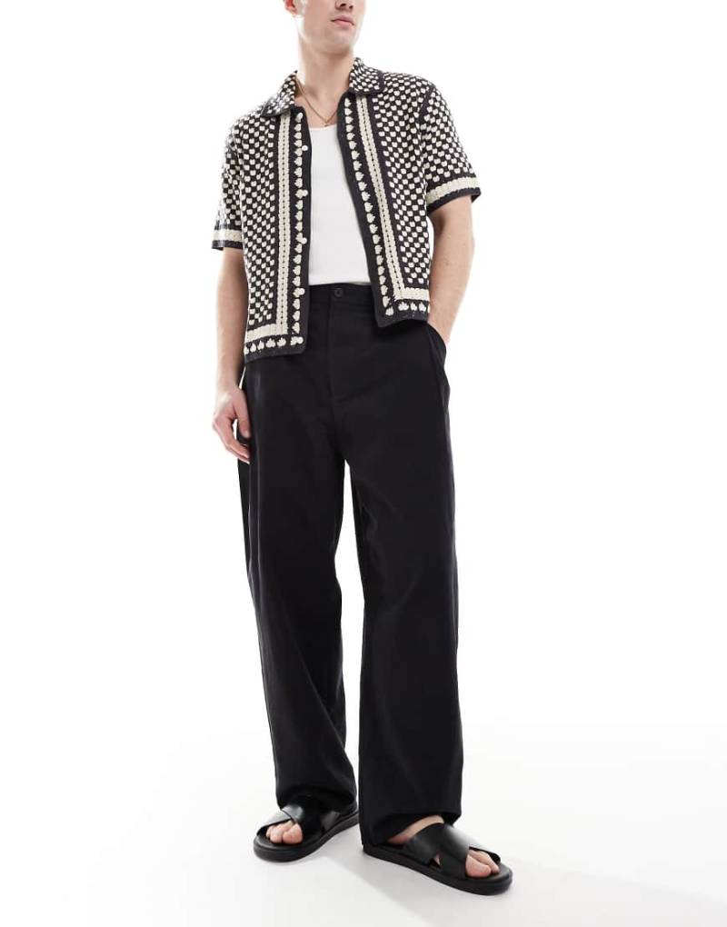 Pull & Bear - Hose in Schwarz mit Knitterstruktur von Pull & Bear