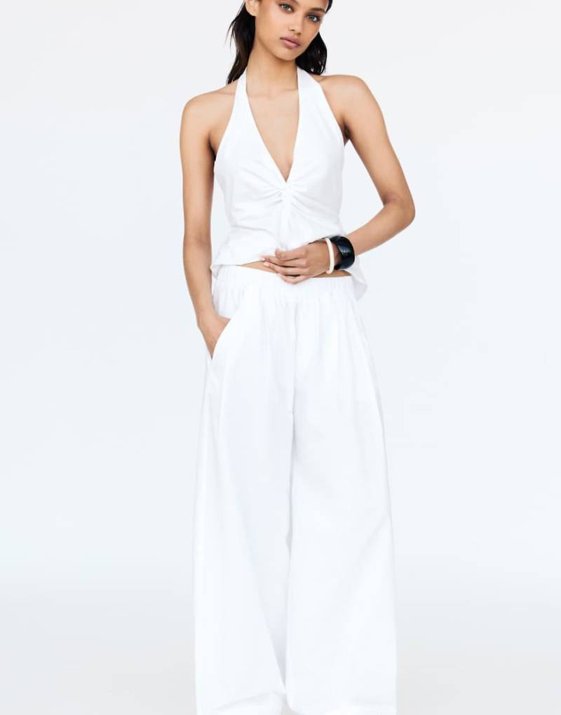 Pull & Bear - Hose in Weiß mit weitem Bein und elastischem Bund Pull & Bear - Hose in Weiß mit weitem Bein und elastischem Bund von Pull & Bear