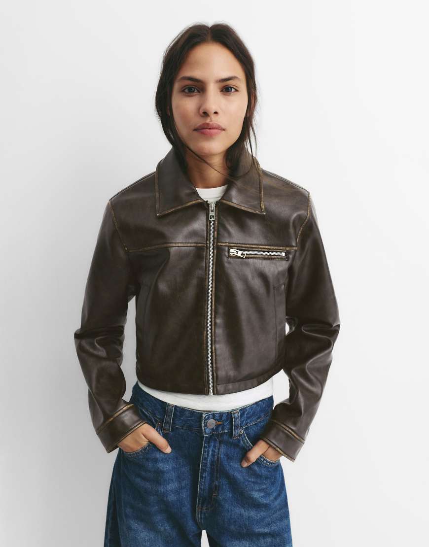 Pull & Bear - Jacke aus Kunstleder in verwaschenem Braun-Brown von Pull & Bear