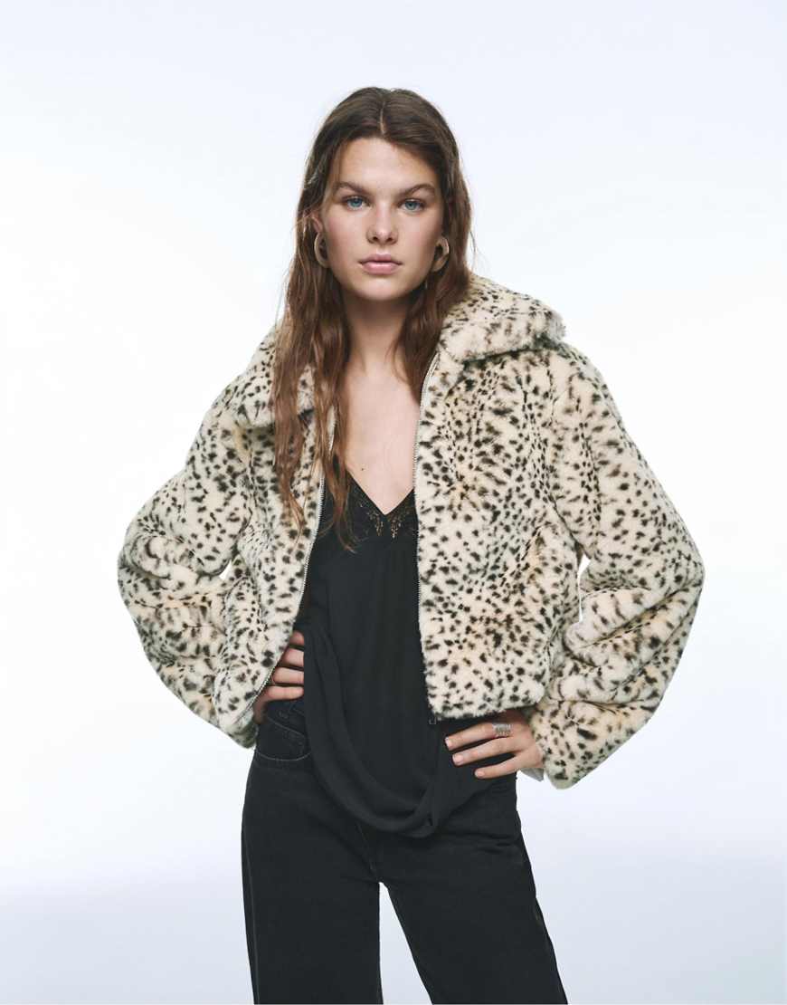 Pull & Bear - Jacke aus Kunstpelz mit Animal-Print-Bunt von Pull & Bear