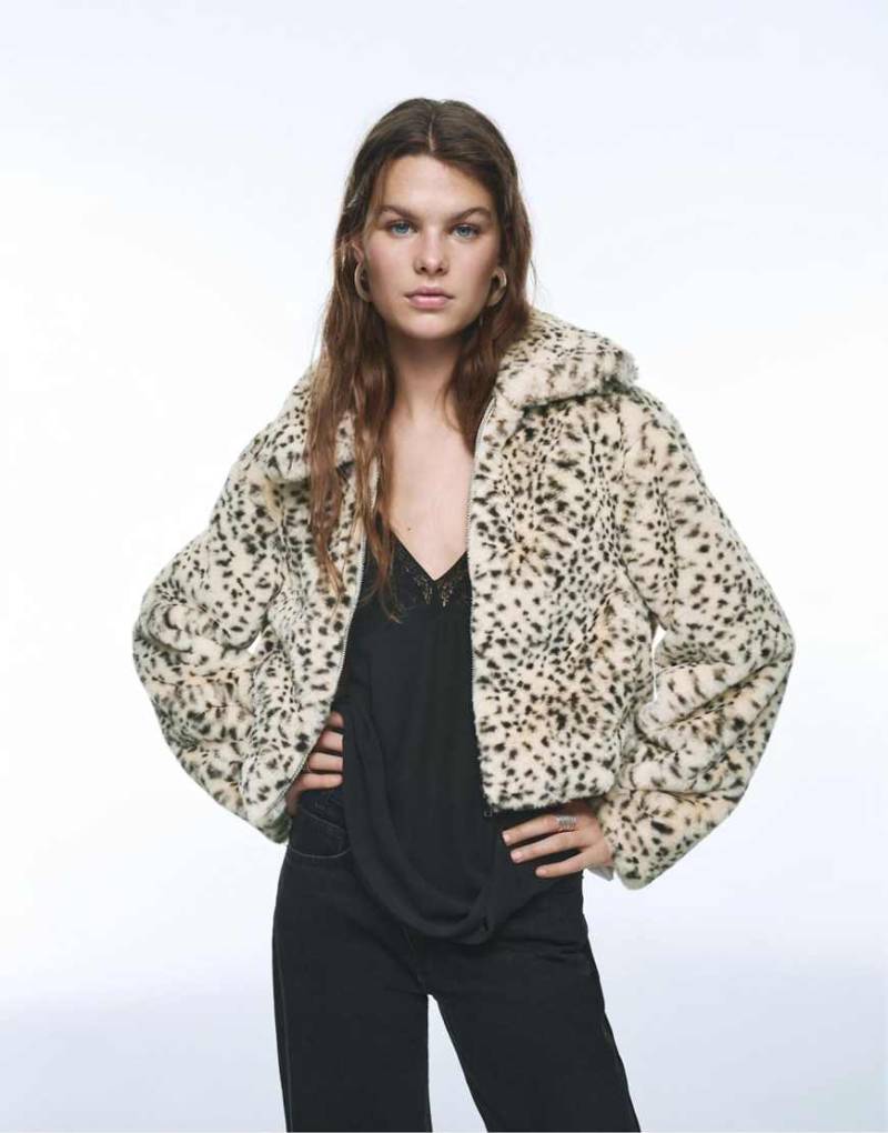 Pull & Bear - Jacke aus Kunstpelz mit Animal-Print-Bunt von Pull & Bear