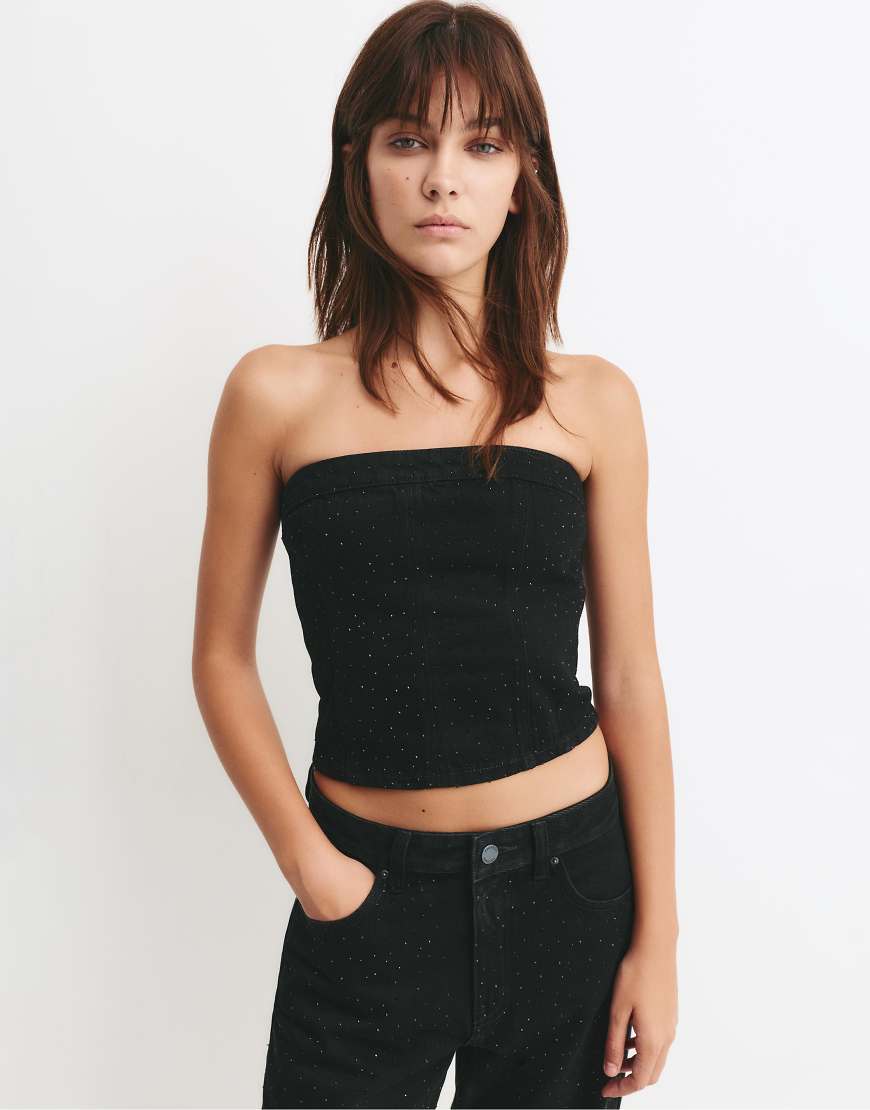 Pull & Bear - Jeans-Oberteil in Schwarz mit Strassverzierung Pull & Bear - Jeans-Oberteil in Schwarz mit Strassverzierung von Pull & Bear