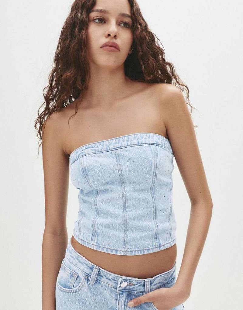 Pull & Bear - Jeans-Top in Blassblau mit korsettartigen Streifen und Strassverzierung von Pull & Bear