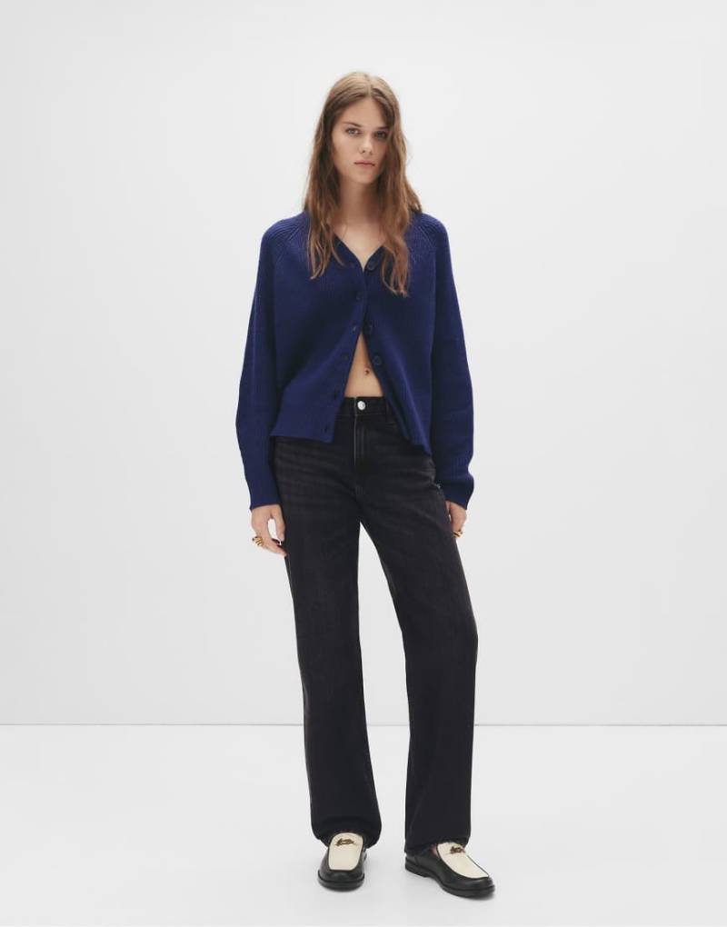 Pull & Bear - Straight Jeans in schwarzer Waschung mit mittelhohem Bund-Grau von Pull & Bear