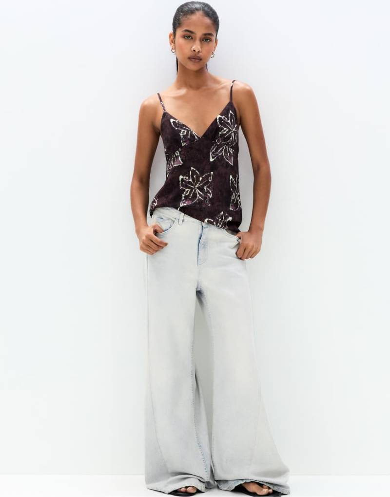 Pull & Bear - Jeans in Blau mit weitem Bein und niedrigem Bund von Pull & Bear