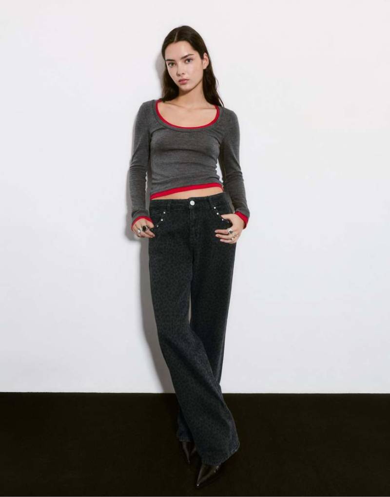 Pull & Bear - Jeans in Grau mit Leopardenmuster und Nieten von Pull & Bear