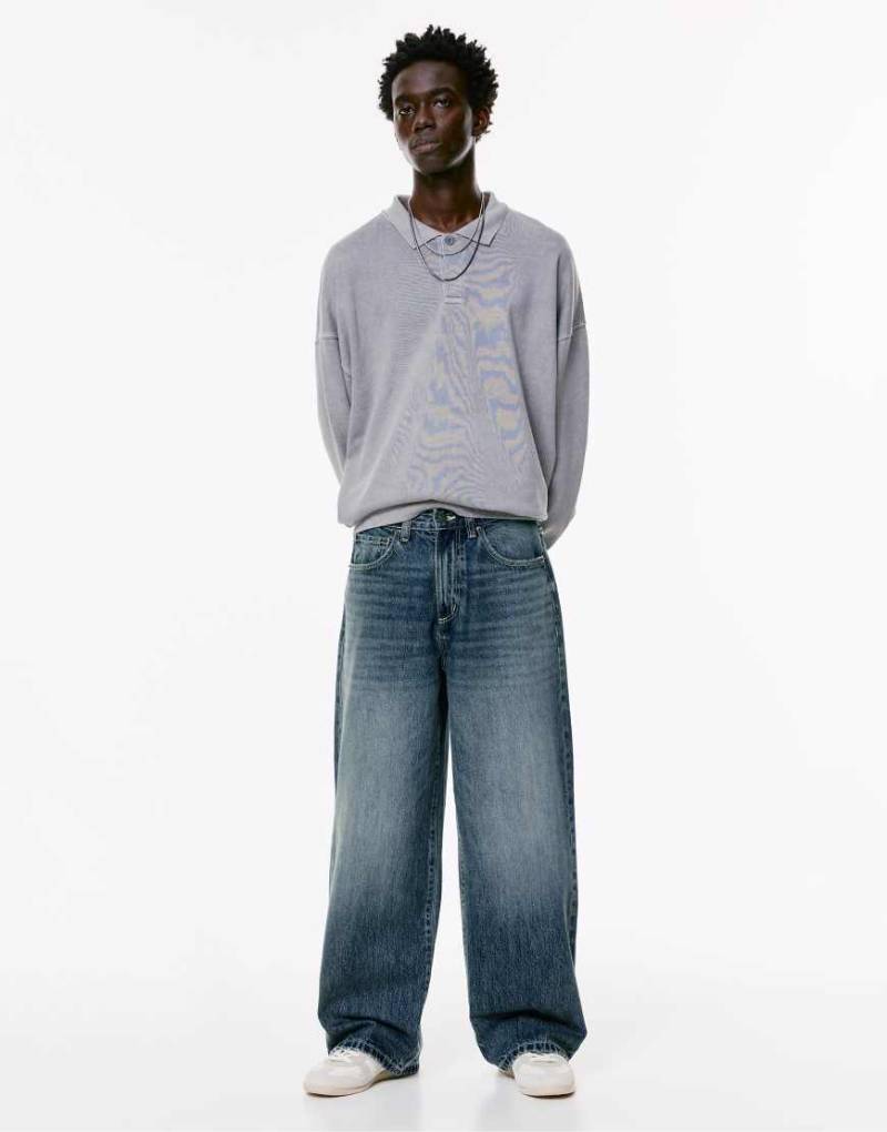 Pull & Bear - Jeans in Mittelblau mit weitem Bein von Pull & Bear