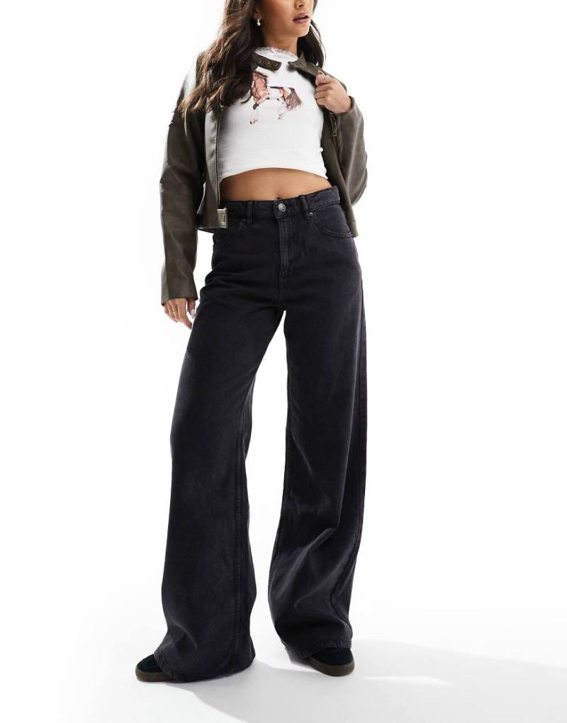 Pull & Bear - Jeans in Schwarz mit hohem Bund und weitem Bein Pull & Bear - Jeans in Schwarz mit hohem Bund und weitem Bein von Pull & Bear