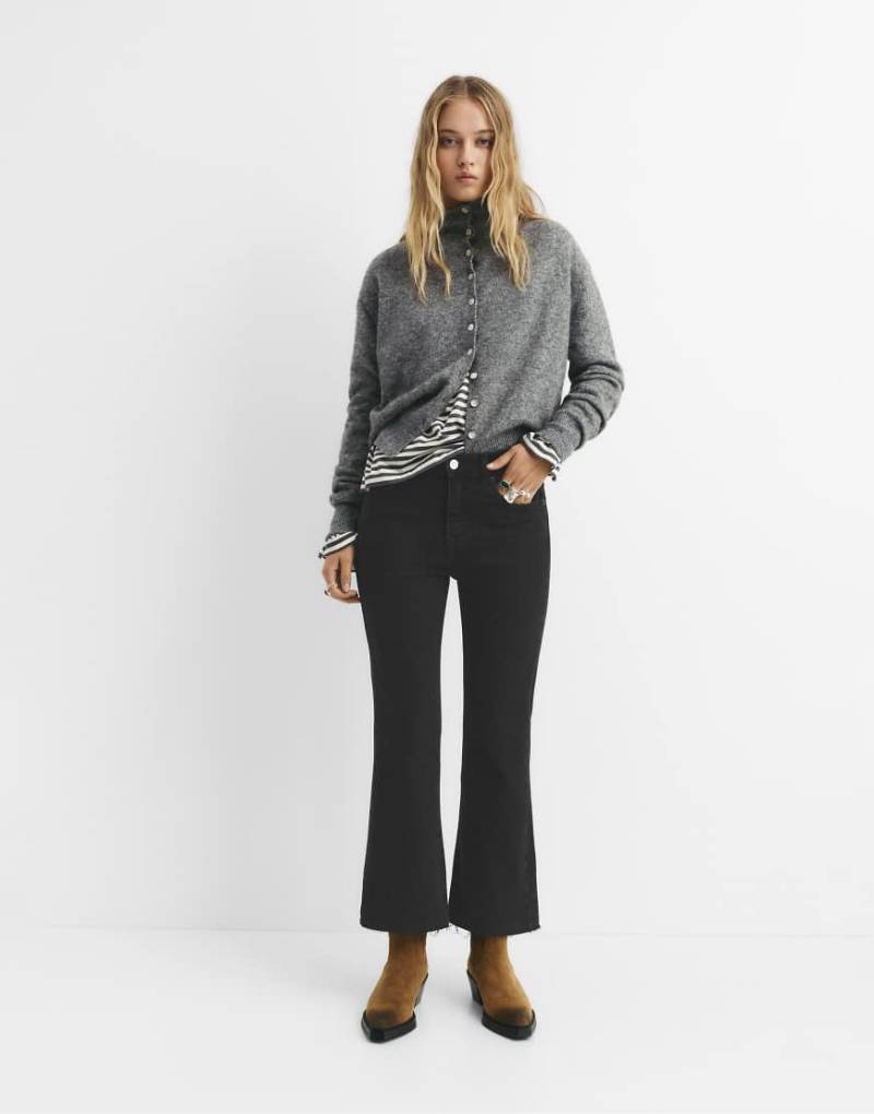 Pull & Bear - Jeans in Schwarz mit leichtem Schlag von Pull & Bear