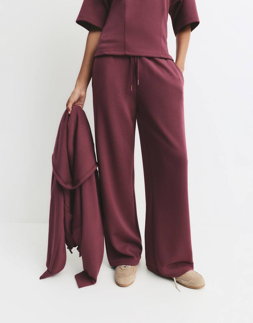 Pull & Bear - Jogginghose in Aubergine mit weitem Bein-Rot von Pull & Bear