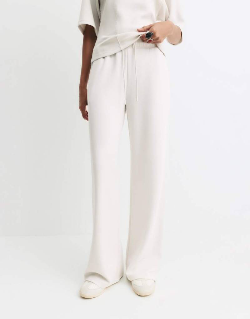 Pull & Bear - Jogginghose in Beige mit weitem Bein-Neutral von Pull & Bear