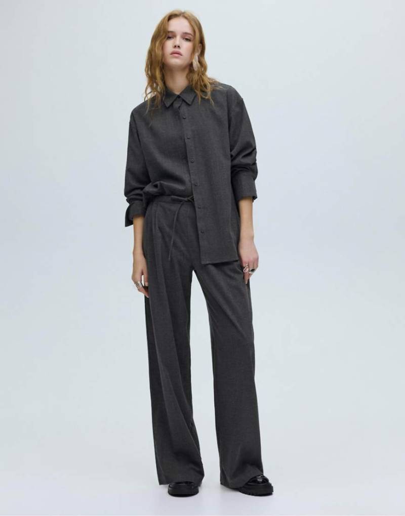 Pull & Bear - Jogginghose in Grau mit doppelten Abnähern von Pull & Bear