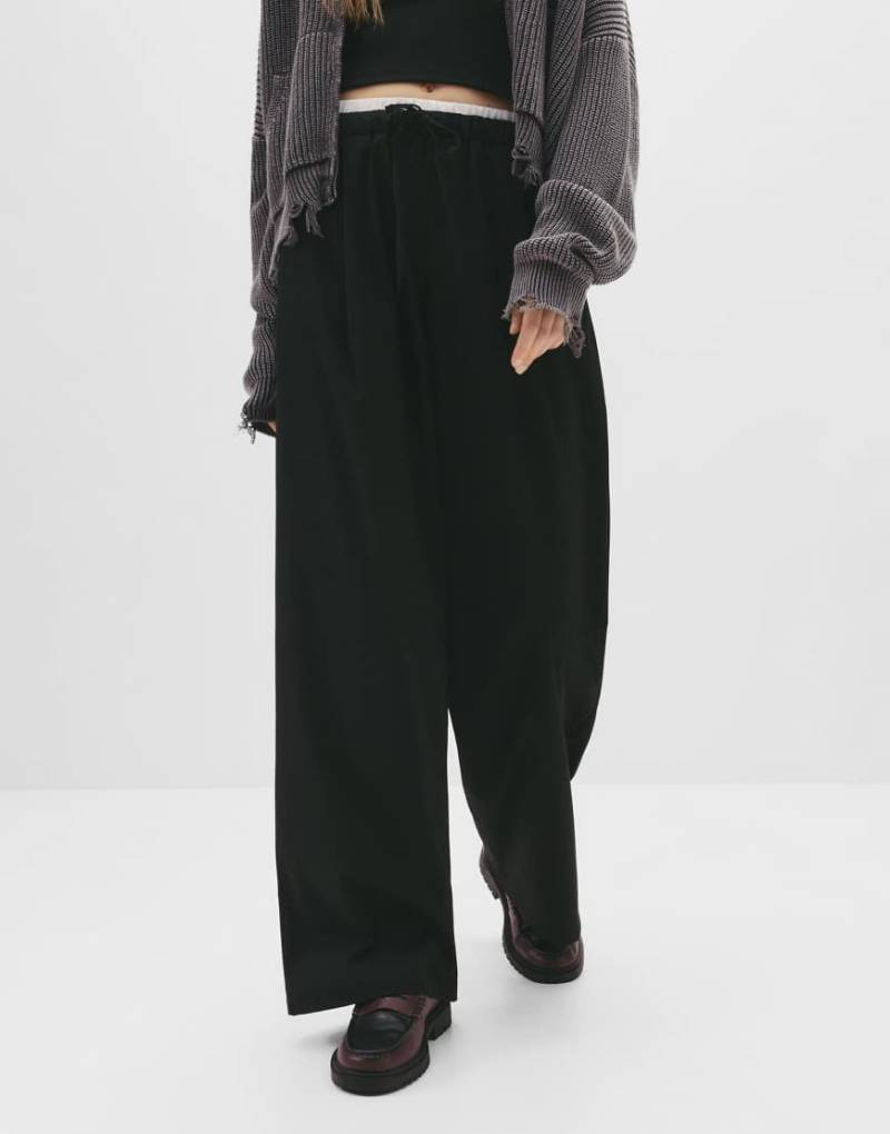 Pull & Bear - Jogginghose in Schwarz mit Bundfalten von Pull & Bear