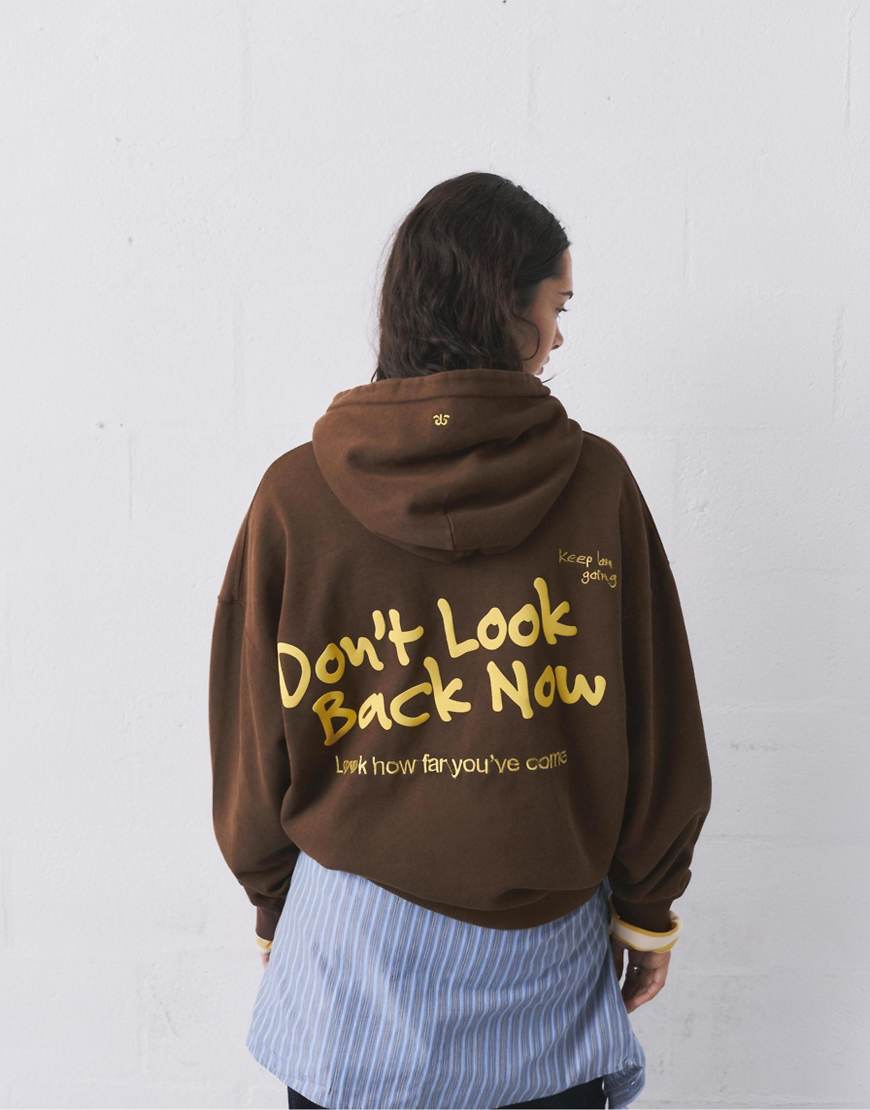 Pull & Bear - Kapuzenpullover in Braun mit gestickten Herzen-Brown von Pull & Bear