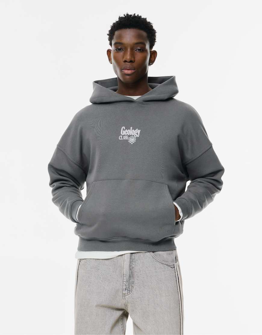 Pull & Bear - Kapuzenpullover in Dunkelgrau mit Mineralien-Grafikmotiv von Pull & Bear
