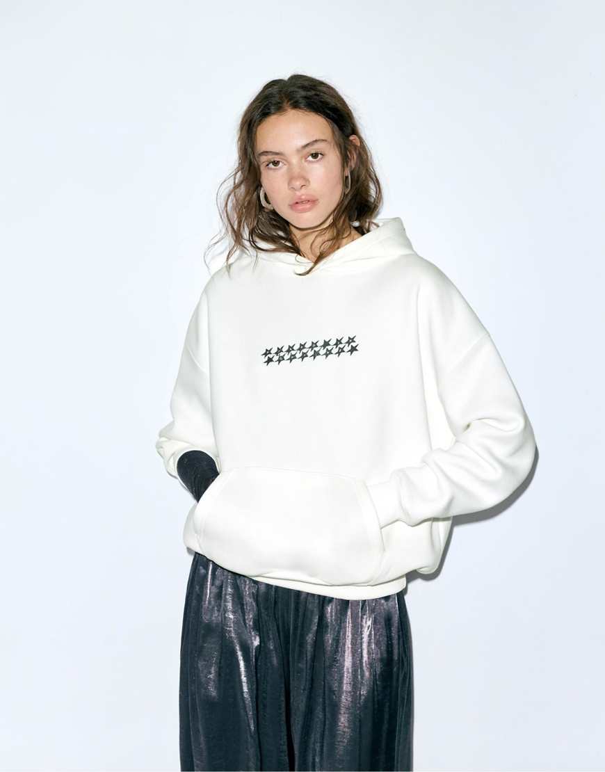 Pull & Bear - Kapuzenpullover in Eisgrau mit Sternmotiven-Weiß von Pull & Bear