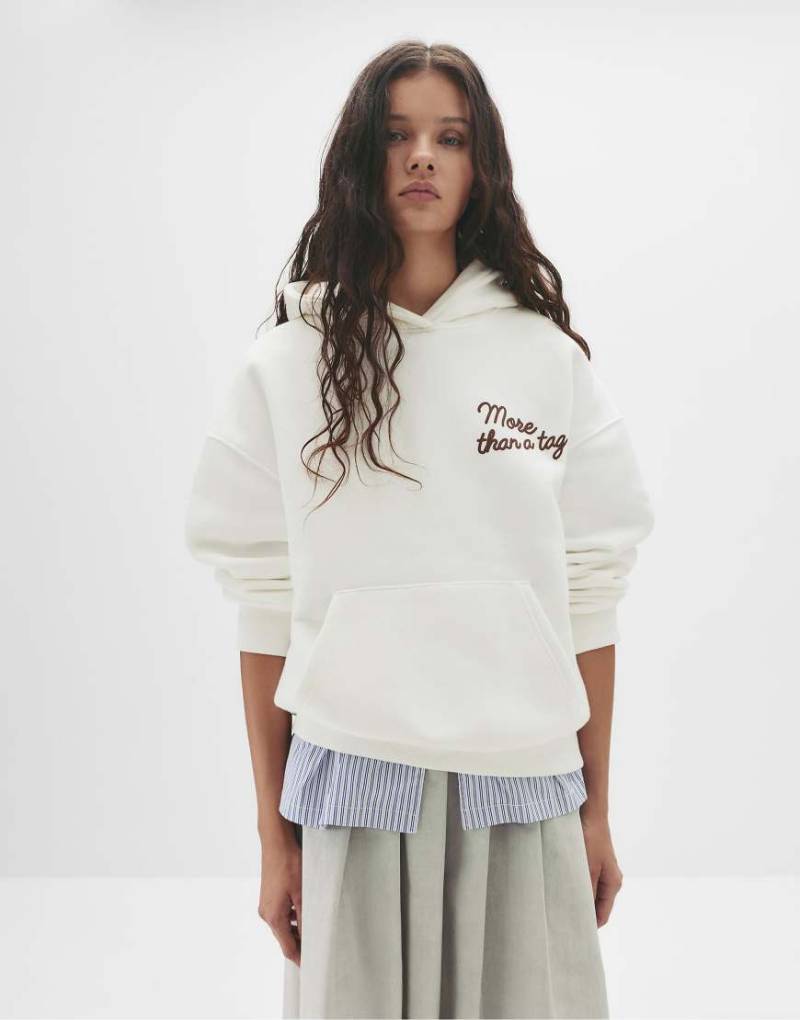 Pull & Bear - Kapuzenpullover in Eisweiß mit Schriftzug-Grafikprint von Pull & Bear