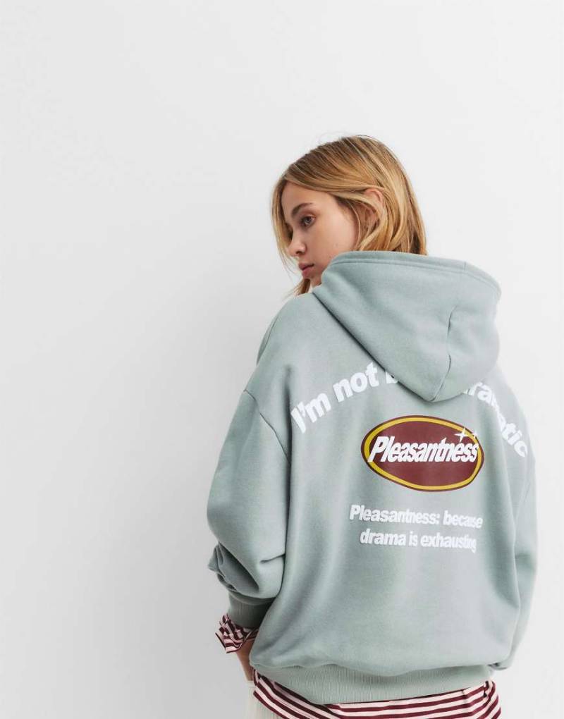 Pull & Bear - Kapuzenpullover in Grünblau mit „Dramatic"-Print von Pull & Bear