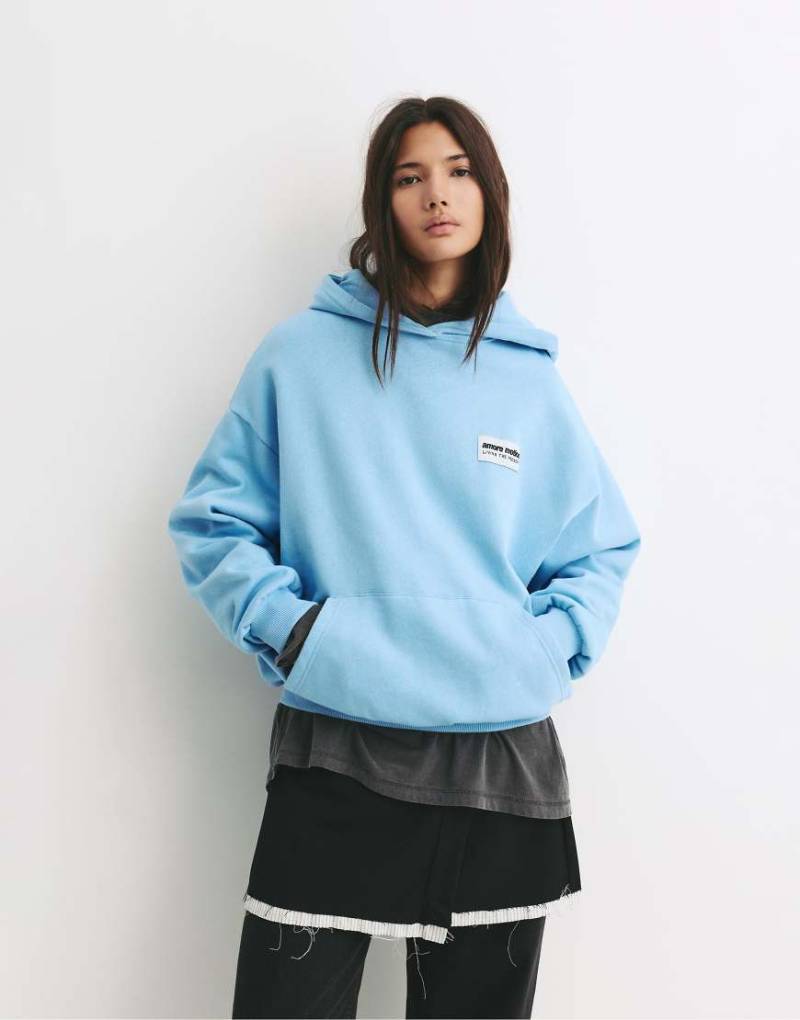 Pull & Bear - Kapuzenpullover in Mittelblau mit Print von Pull & Bear