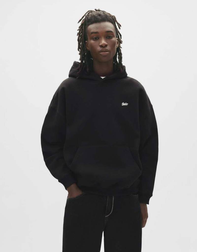 Pull & Bear - Kapuzenpullover in Schwarz mit Stwd-Logo-Stickerei von Pull & Bear