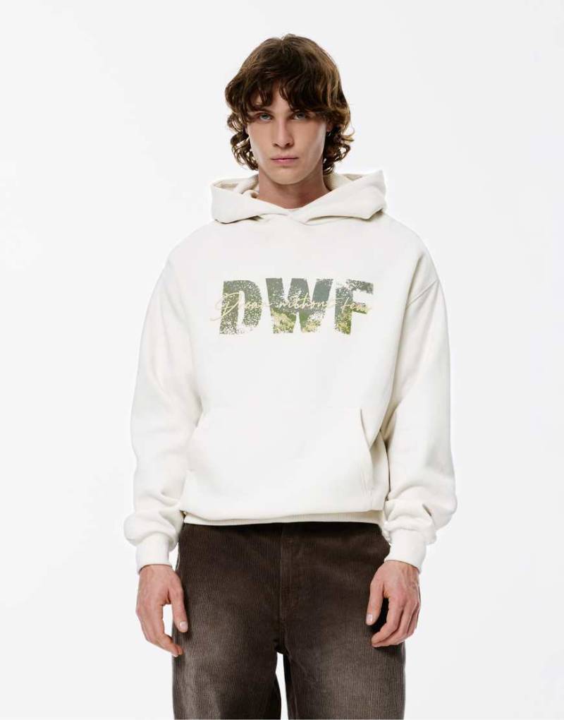Pull & Bear - Kapuzenpullover in Wollweiß mit „DWF"-Grafik von Pull & Bear