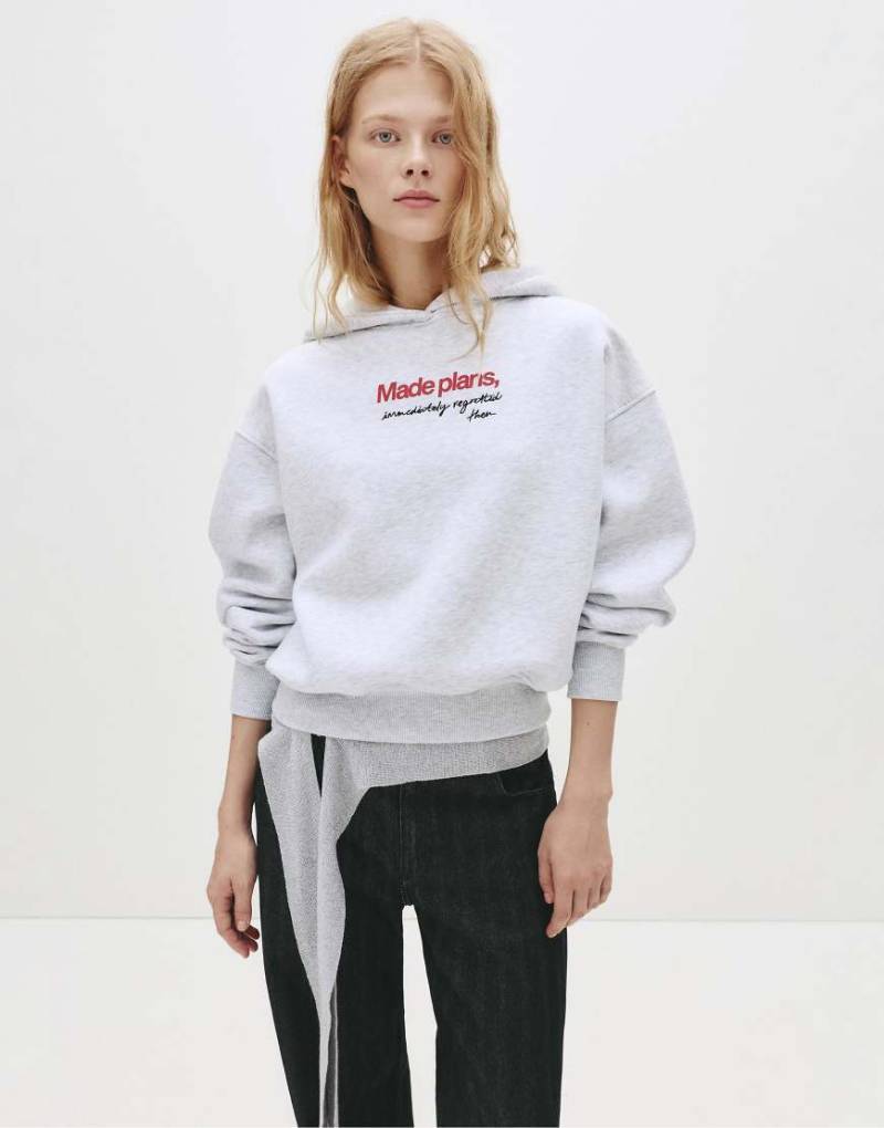 Pull & Bear - Kapuzenpullover in grau meliert mit Schriftzug-Stickerei von Pull & Bear