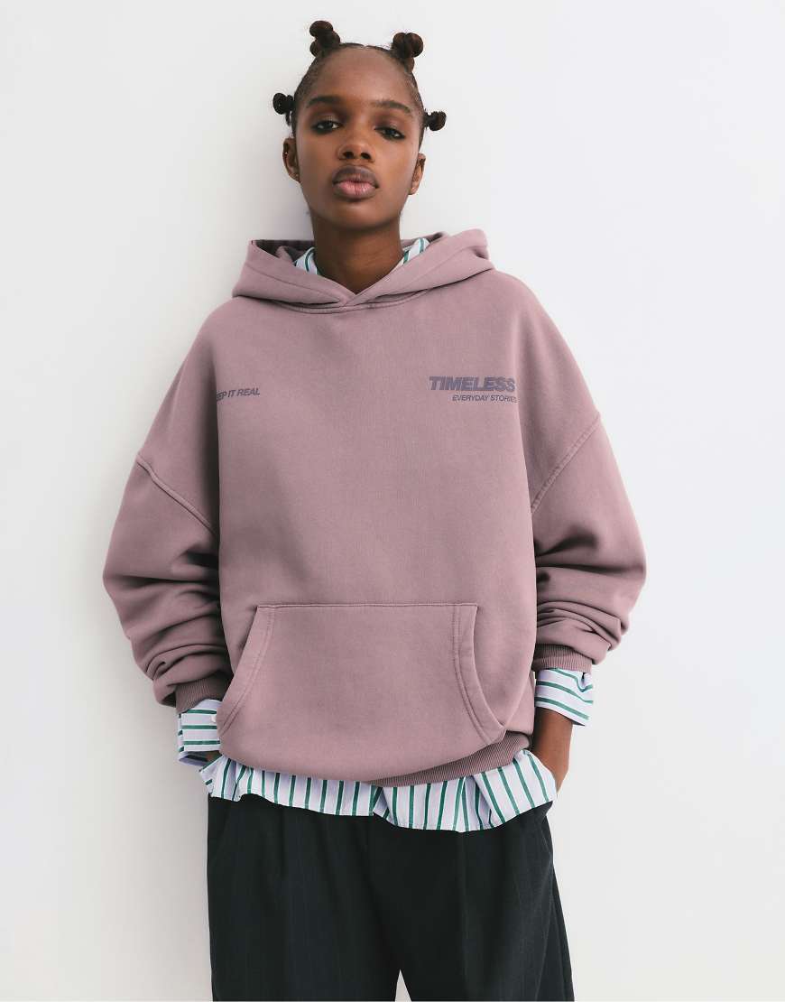 Pull & Bear - Kapuzenpullover in verblasstem Rosa mit „Timeless"-Print von Pull & Bear